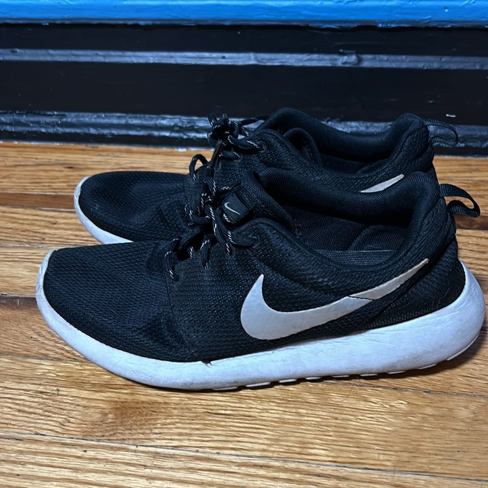 Nike Rosche Sneaker - Picture 3 of 5